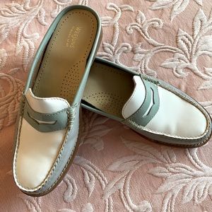 EUC GH Bass WeeJuns soft pale grey/blue/green shoe
